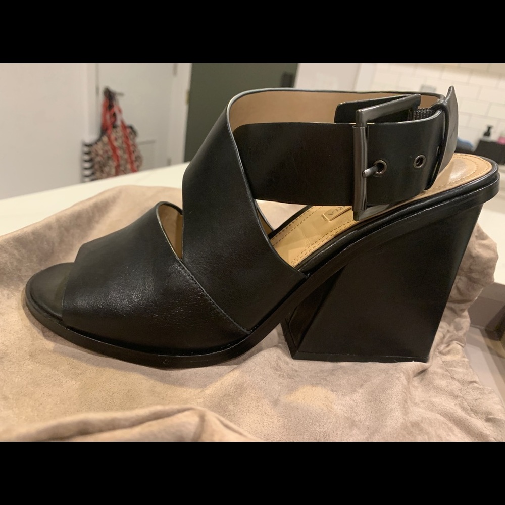 Bcbgmaxazria heel